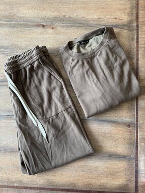 Relaxed Women's joggers & long sleeve sweatshirt set in Olive Drab